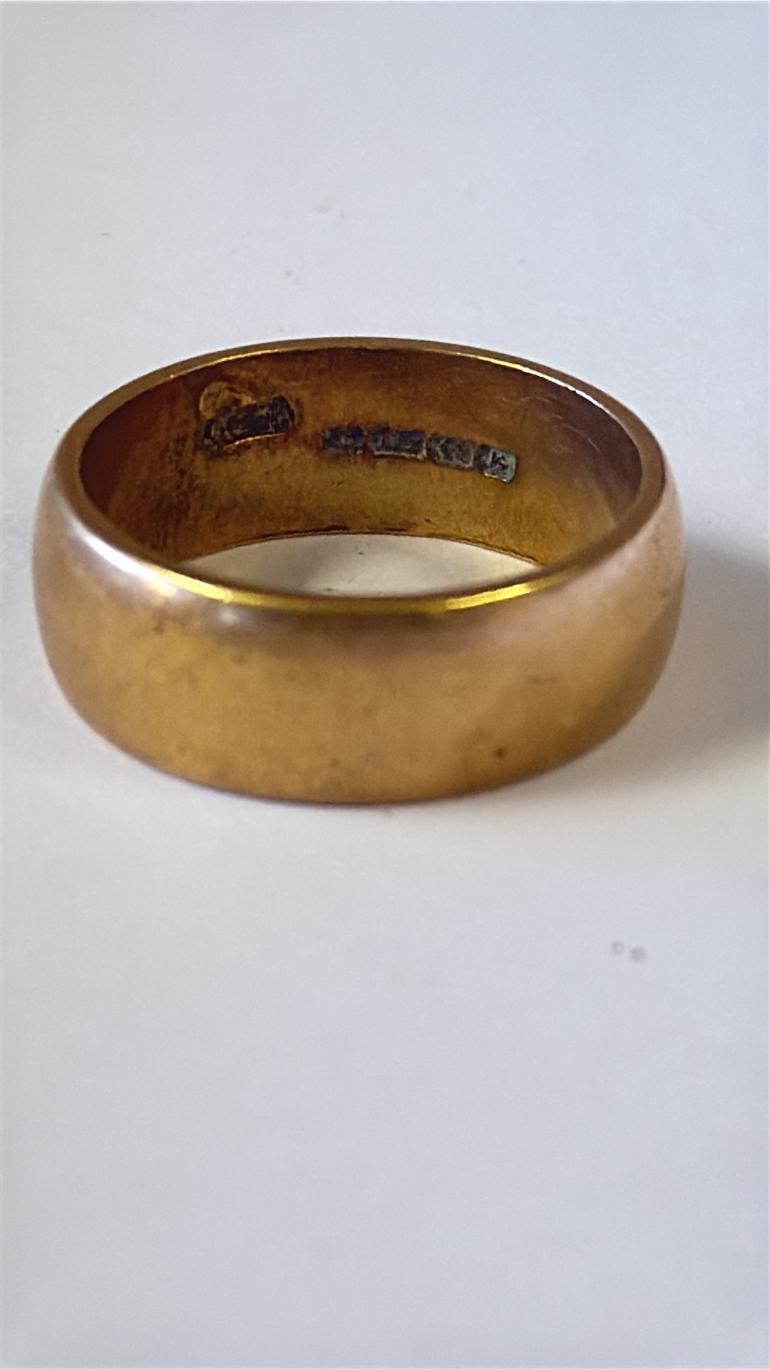 18ct Gold wedding band Weight 11.2g Size S - Image 2 of 2