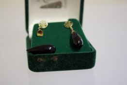Boxed pair of 14ct gold earrings (butterflys 9ct g