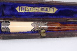 Cheroot holder in the original case