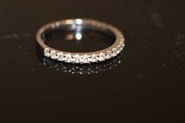 9ct Gold ring set with clear stones Weight 1.7g