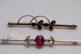 9ct Gold pin brooch & yellow metal pin brooch Weig