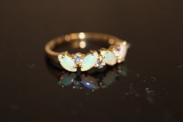 9ct Gold & 4 opal stone ring 1.8g