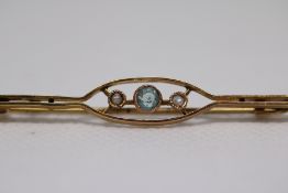 9ct Gold pin brooch set with central aquamarine &