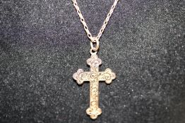 9ct Gold chain & cross pendant Weight 3.2g