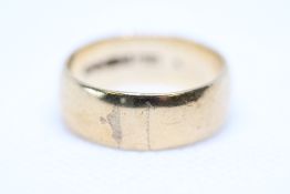 9ct Gold gents wedding band Weight 7.6g Size V