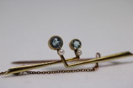 15ct Gold pin brooch set with 2 pearl & 2 aquamari