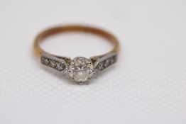 18ct Gold ring set with solitaire diamond approx.
