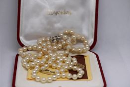 2 Pearl necklaces with silver claps