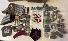 Collection military badges, lapel badges & cap bad