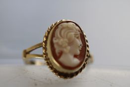 9ct Gold cameo ring 3.6g