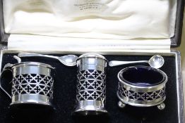 Collingwood jewellers Ltd silver cruet set with bl