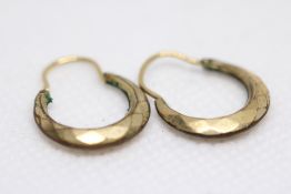 Pair of 9ct gold earrings 1.4g
