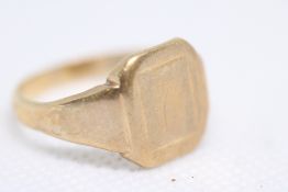 9ct Gold signet ring Weight 7.1g Size X