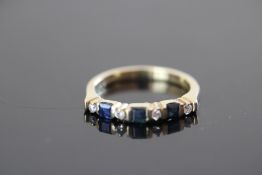 9ct Gold sapphire & clear stones ring 2.5g