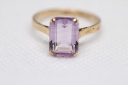 9ct Gold ring set with amethyst Weight 3g Size O