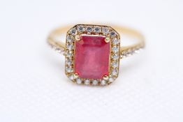 9ct Gold ring set with central garnet surrounded b