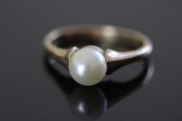 9ct Gold & pearl ring 2.5g