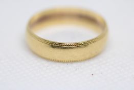 18ct Gold wedding band Weight 4.9g Size V