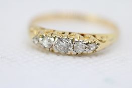 18ct Gold ring set with 5 diamonds Weight 2.4g Siz