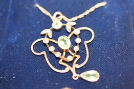 9ct Gold chain & 9ct gold pendant set with peridot