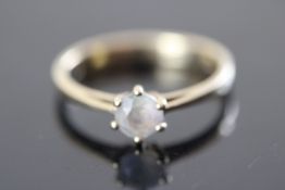 9ct Gold solitaire ring 2.1g