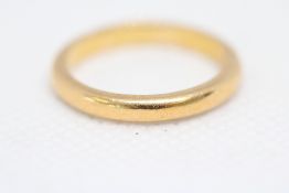 22ct Gold wedding band Weight 5.3g Size P