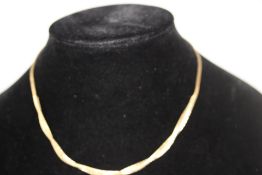 9ct Gold ladies necklace Weight 14.9g