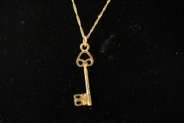 9ct Gold chain & key pendant Weight 2g