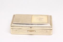 Vintage ladies razors box with razors, white metal