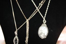 3x Silver chains & pendants