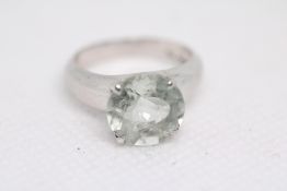 Limited edition sterling silver ring set with Pias