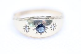 9ct Gold ring with solitaire sapphire Weight 1.9g