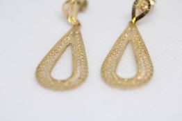 Pair of 9ct gold earrings Weight 2.8g