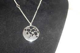 Hot Diamonds Silver chain & pendant with hard case