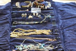 Good collection o f costume jewellery