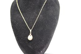 9ct Gold chain & pendant, pendant set with pearl