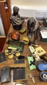 A group of assorted curios and small collectables
