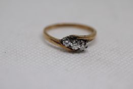 9ct Gold ring set with 3 diamonds Weight 2g Size O