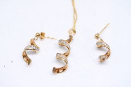 9ct Gold chain pendant & twisted earring set Weigh