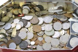 Large unsorted world coin collection