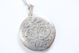 Silver round locket neklace