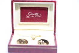 Gents Hand Engraved Cufflinks and Tie Pin Set.