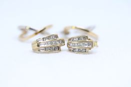 2x Pairs of 9ct gold earrings