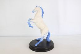 Royal Doulton spirit of the wild colourway on base
