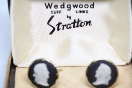 Wedgewood yellow metal cufflinks with Julius Ceaser & vespasian