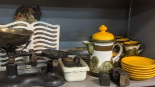 Mixed homeware to include a Continental studio pottery tea set, a set of cast metal bookends