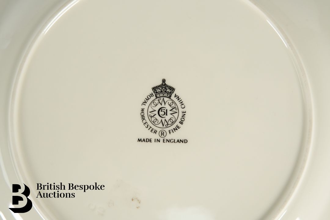 Royal Worcester Fallen Fruit Cabinet Plates - Image 7 of 12