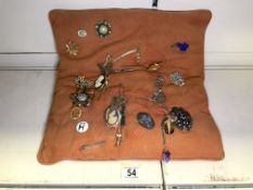 MIXED VINTAGE BROOCHES ON CUSHION
