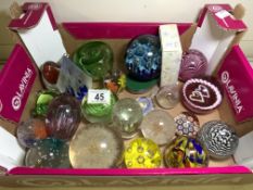 COLLECTION OF ART GLASS PAPERWEIGHTS, INCLUDES CAITHNESS