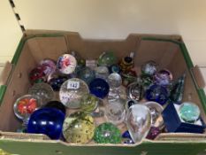 LARGE QUANTITY OF ART GLASS PAPERWEIGHTS INCLUDES SELKIRK